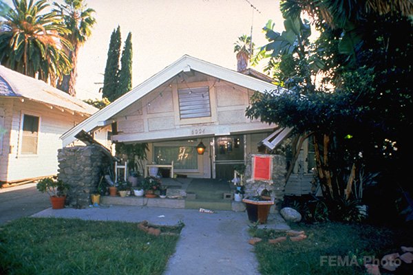 Image: This house sustained severe earthquake damage during 