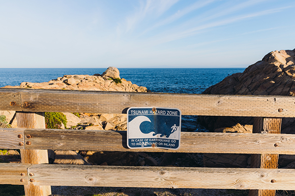 Image: Tsunami hazard zone sign in California